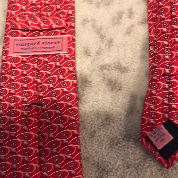 Vineyard Vines silk tie - Picture 2 of 3